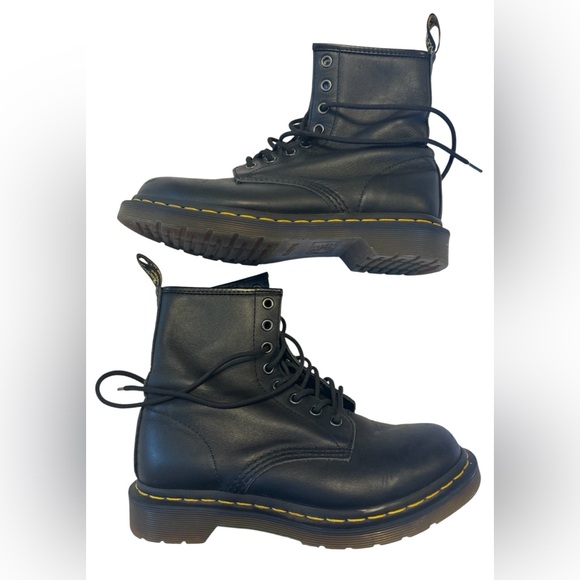 Dr. Martens 1460 Black leather 8 Eye Combat Boots AirWair Size 7 - Picture 11 of 16